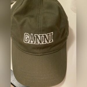 💚 GANNI Women’s Green Cap - NEW
